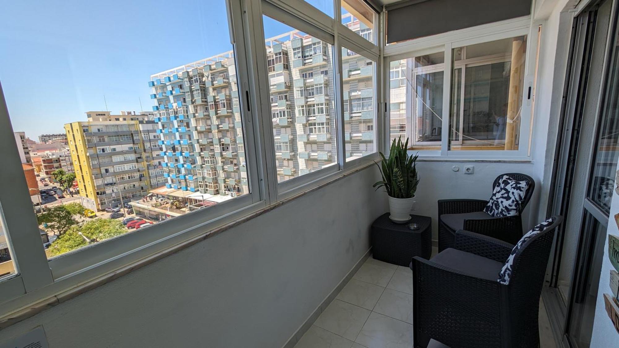 2 Room Condo - 5 Mins From Costa Da Caparica Beach & Bars 외부 사진